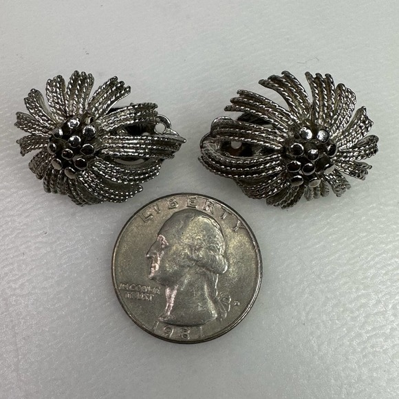 Lisner Floral 3D Clip-on Silver Plated Earrings - Picture 5 of 5